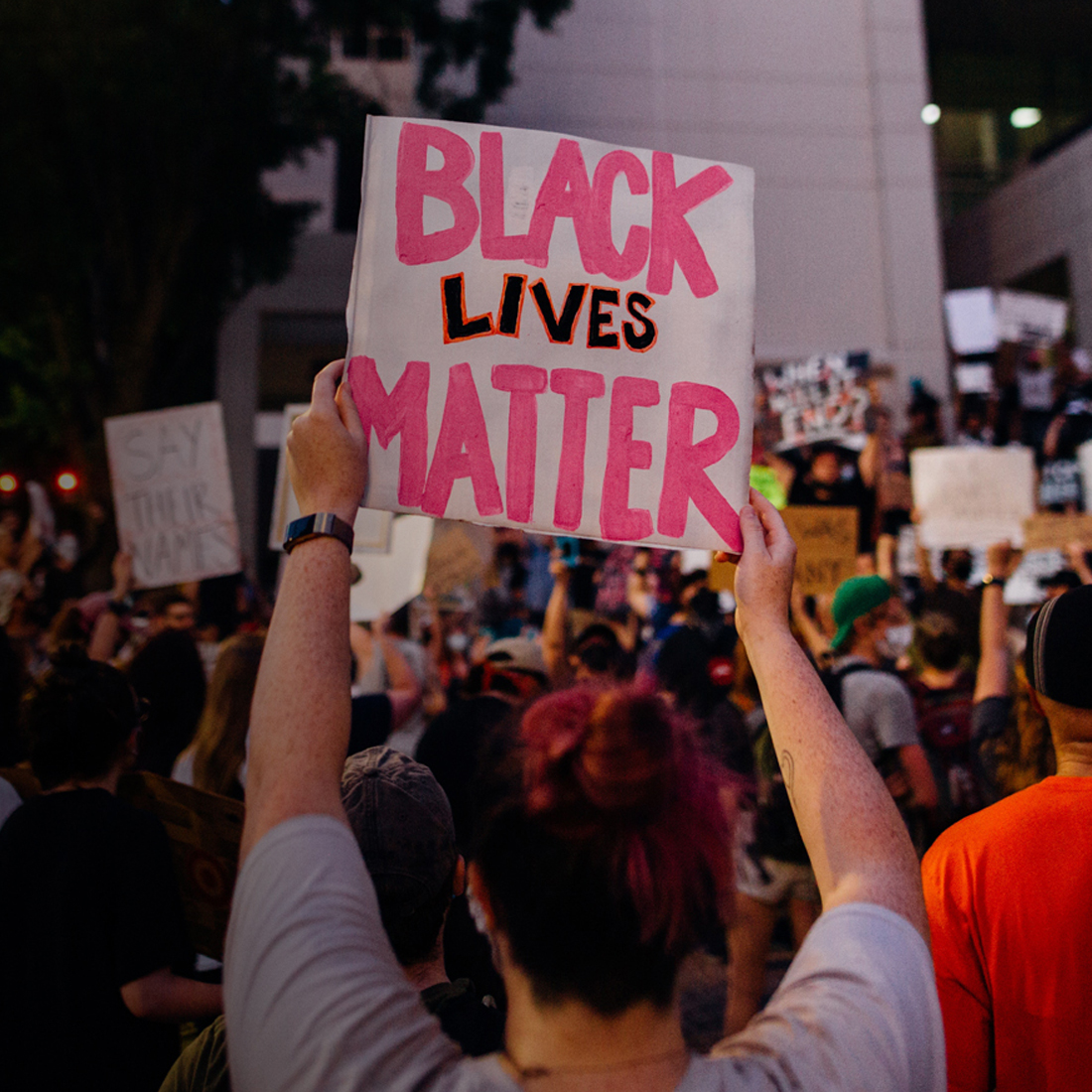 Crowd holding up BLACK LIVES MATTER signs